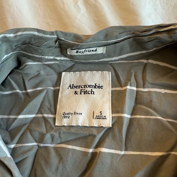 Abercrombie boyfriend button down - Picture 2 of 3